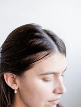 Cargar imagen en el visor de la galería, Venus Pendientes / Venus Earrings
