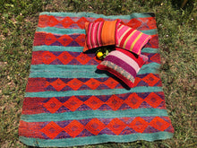 Cargar imagen en el visor de la galería, Cojin de lana peruano / Handwoven Peruvian wool pillow
