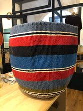 Cargar imagen en el visor de la galería, Canasta de lana / Wool basket

