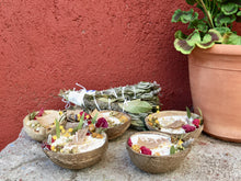 Cargar imagen en el visor de la galería, Lucas Riso Arte - Artisanal Candles from Mallorca / Velas artesanales de soja en coco
