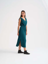 Cargar imagen en el visor de la galería, V-Dress by Cecilia Sorensen
