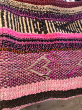 Cargar imagen en el visor de la galería, Cojin de lana peruano / Handwoven Peruvian wool pillow
