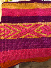 Load image into Gallery viewer, Cojin de lana peruano / Handwoven Peruvian wool pillow
