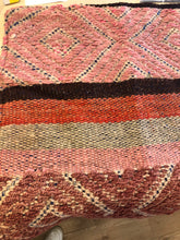 Load image into Gallery viewer, Cojin de lana peruano / Handwoven Peruvian wool pillow
