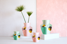 Load image into Gallery viewer, Jarrón de papel sienna pink / paper vase sienna

