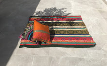 Load image into Gallery viewer, Alfombra Peruana / Handwoven Peruvian Rugs
